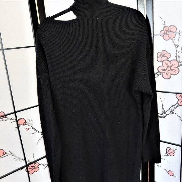 LOVESTITCH Black Asymmetrical Off Shoulder Turtle Neck Sweater Size Large - Picture 4 of 11